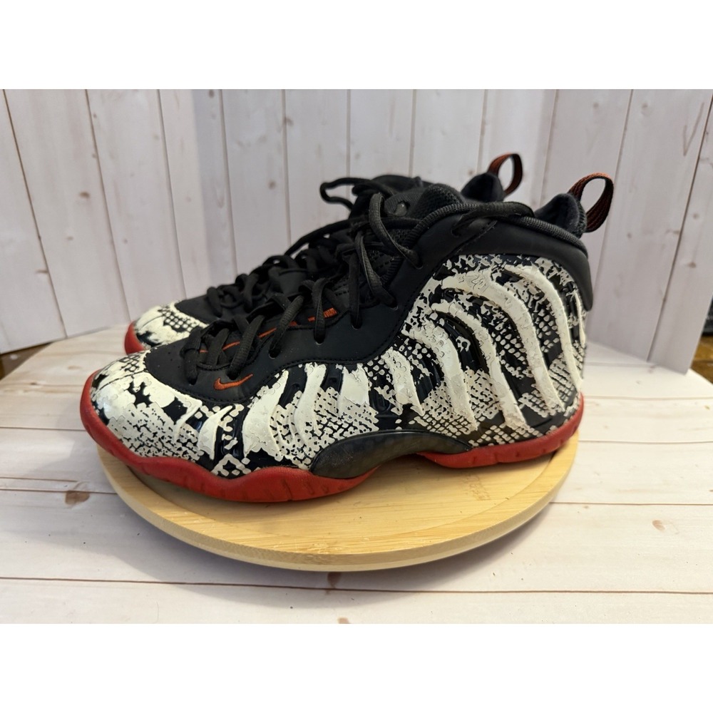 Nike Air Foamposite One Boys Size 6.5Y Black White Red Athletic Shoes Sneakers *